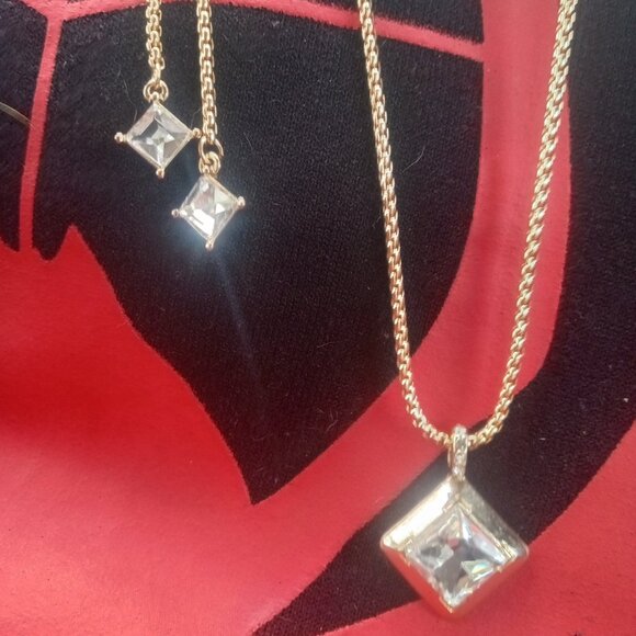 Adjustable Long Gold Tone Necklace New with Tags - Picture 2 of 6